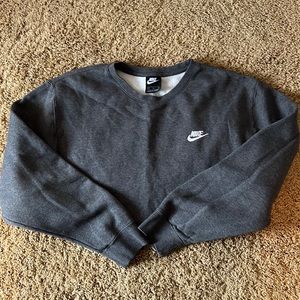 Me a crew neck sweat shirt Nike size 2XL